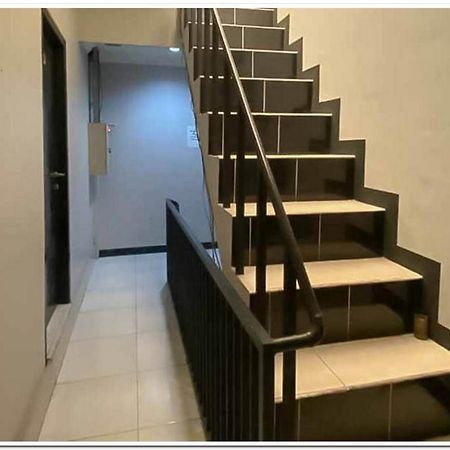 Losmen Family Syariah Bypass Juanda Mitra Reddoorz Surabaya Exterior photo