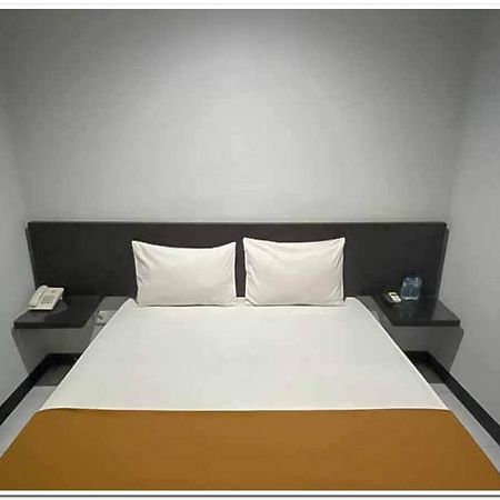 Losmen Family Syariah Bypass Juanda Mitra Reddoorz Surabaya Exterior photo