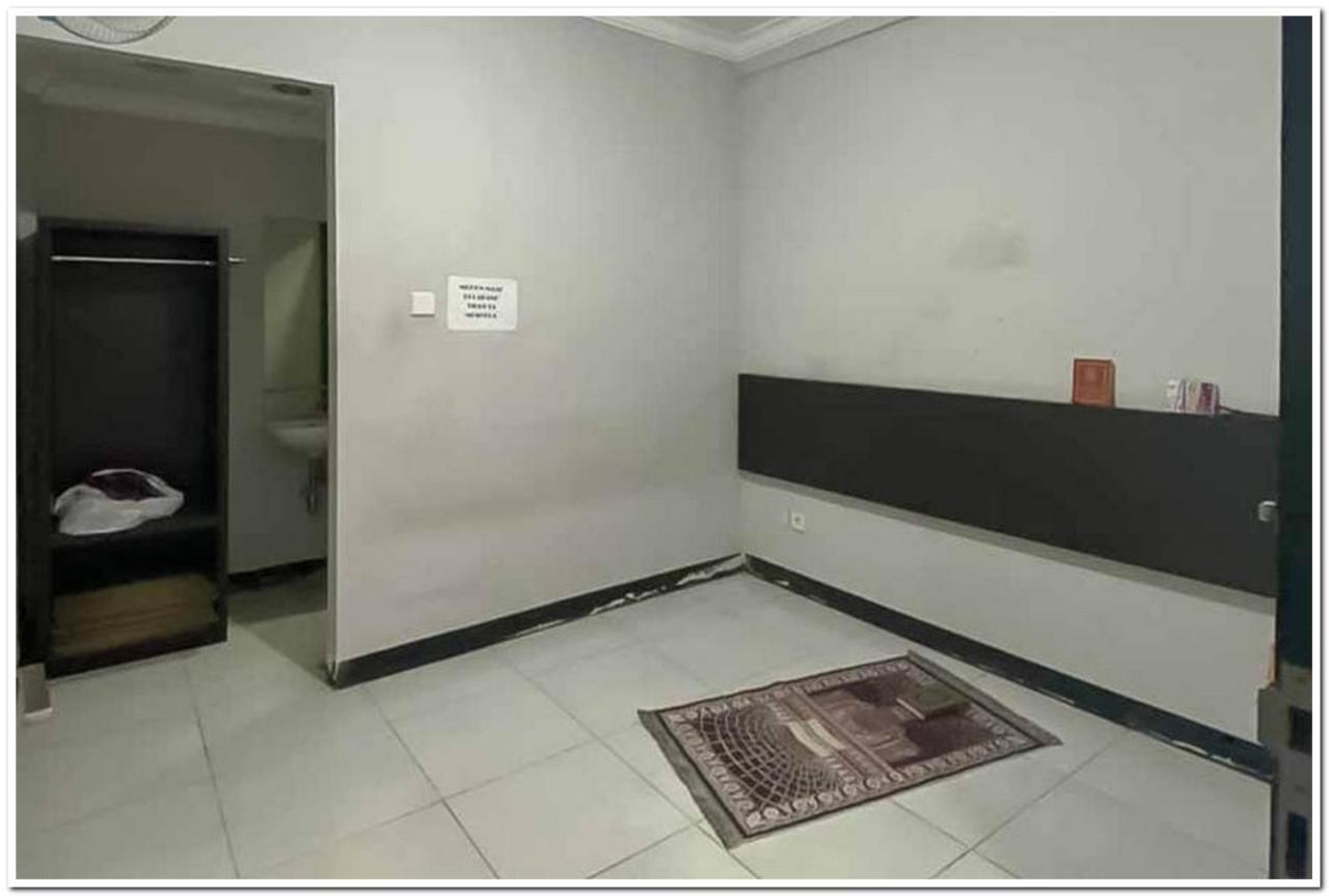 Losmen Family Syariah Bypass Juanda Mitra Reddoorz Surabaya Exterior photo