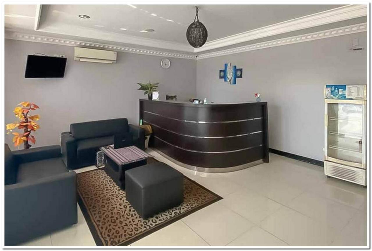 Losmen Family Syariah Bypass Juanda Mitra Reddoorz Surabaya Exterior photo