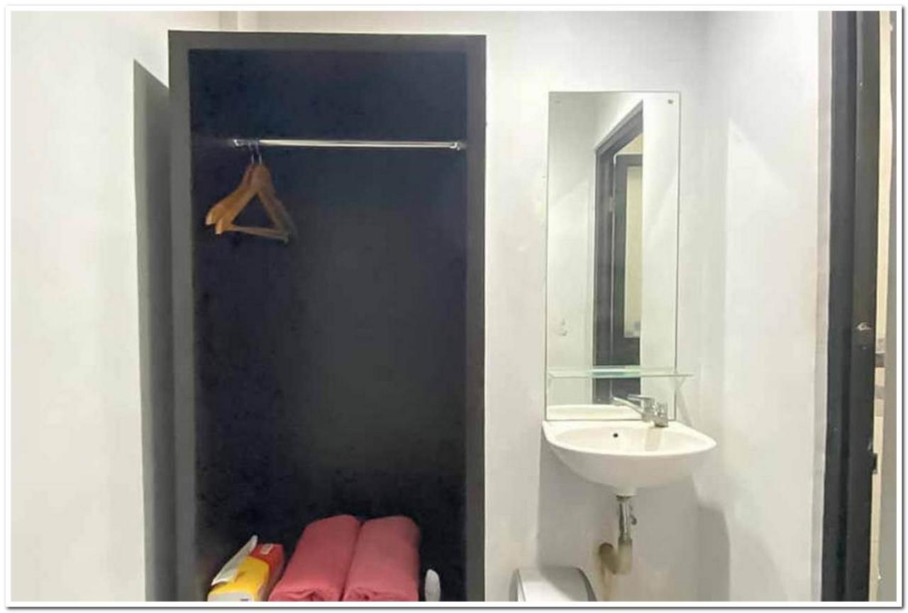 Losmen Family Syariah Bypass Juanda Mitra Reddoorz Surabaya Exterior photo