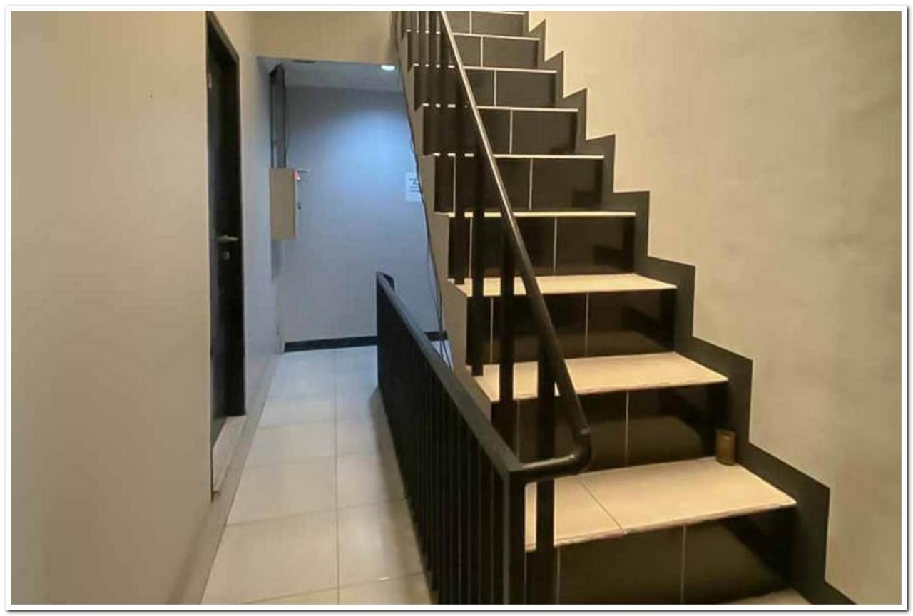 Losmen Family Syariah Bypass Juanda Mitra Reddoorz Surabaya Exterior photo