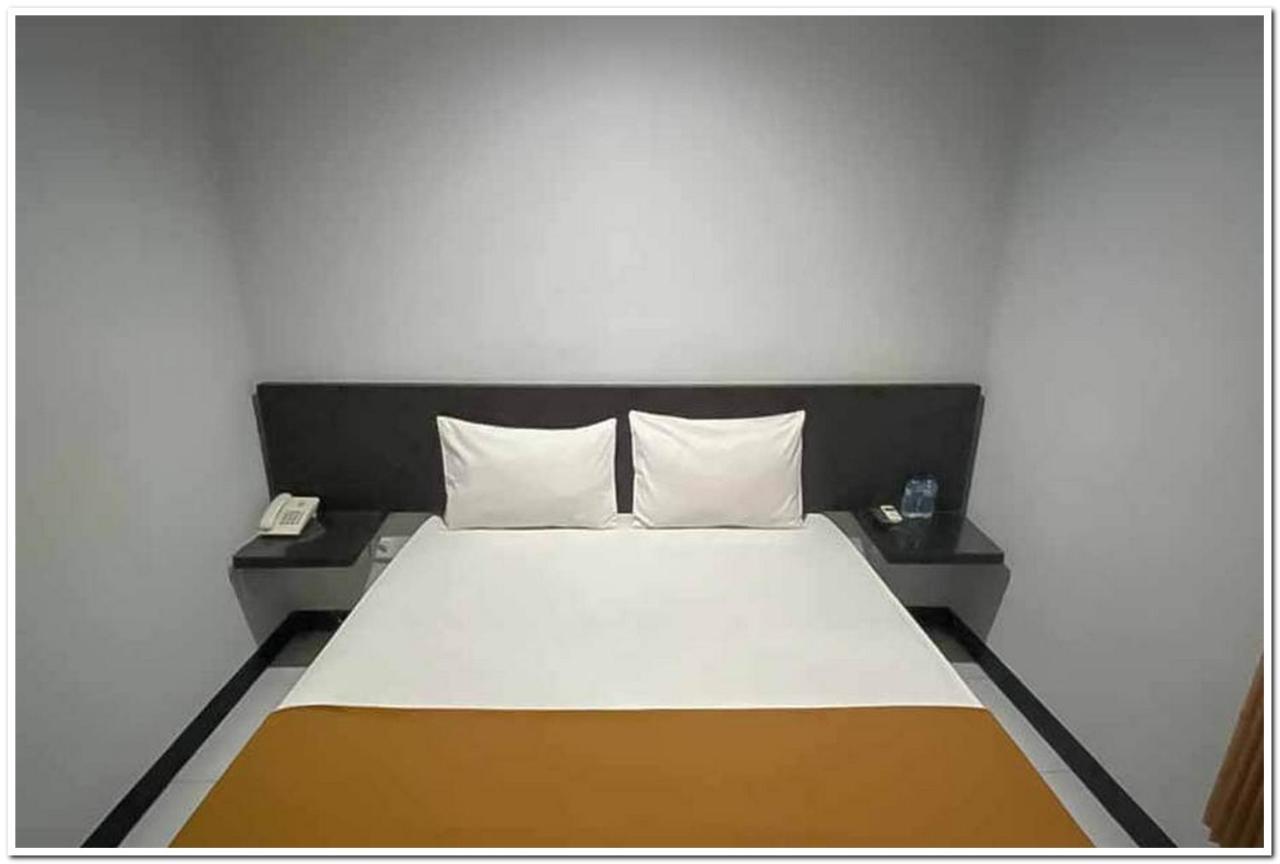 Losmen Family Syariah Bypass Juanda Mitra Reddoorz Surabaya Exterior photo